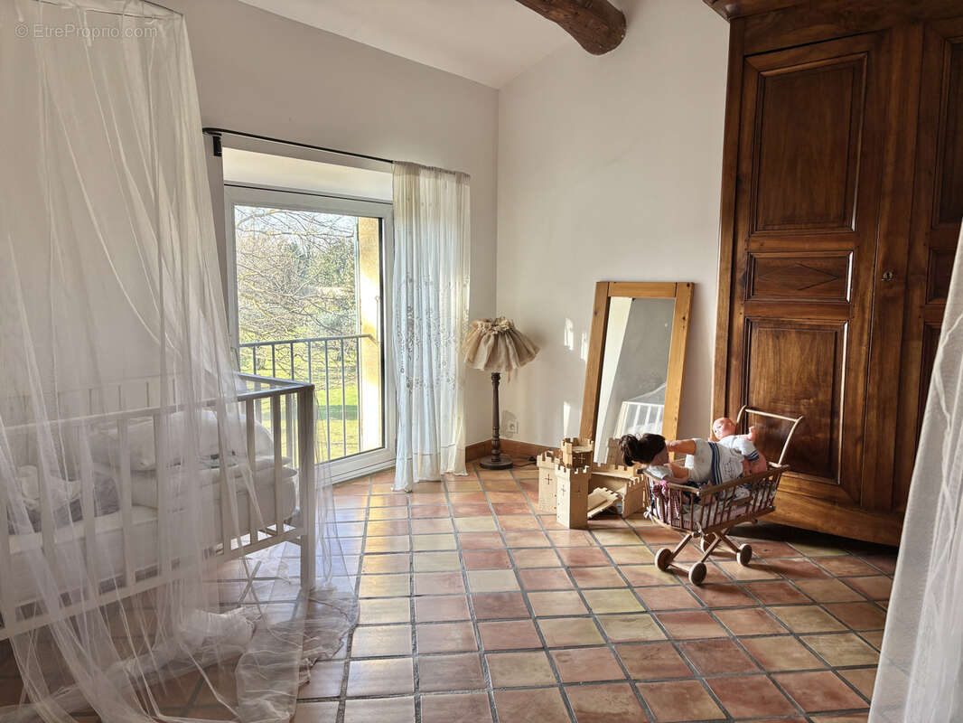 Maison à UCHAUX