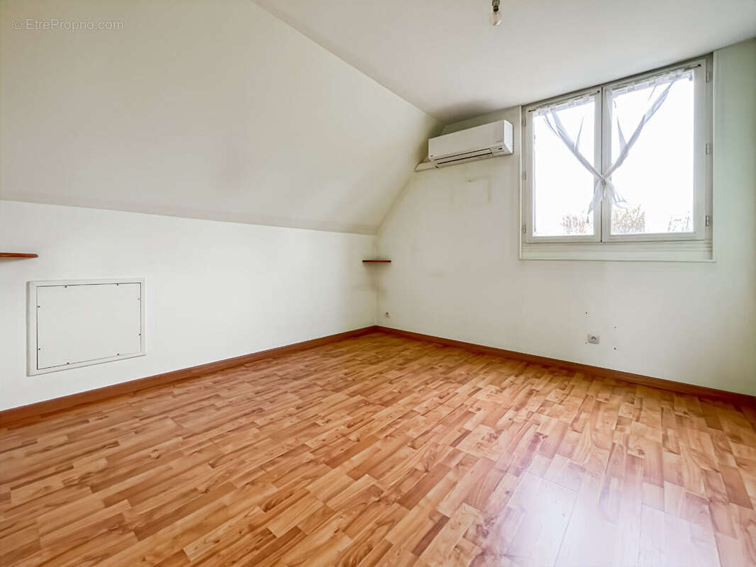 Maison à VAUX-LE-PENIL