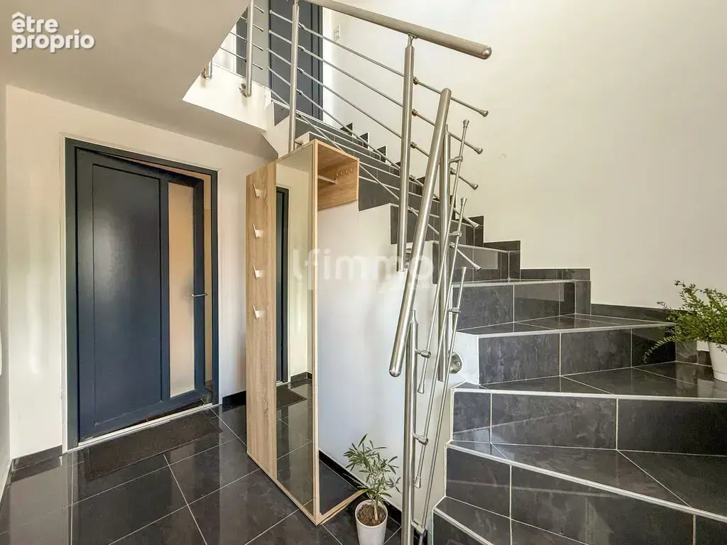 Maison bi-famille de 155m² sur 6,70 ares en quartier résidentiel - photo 6