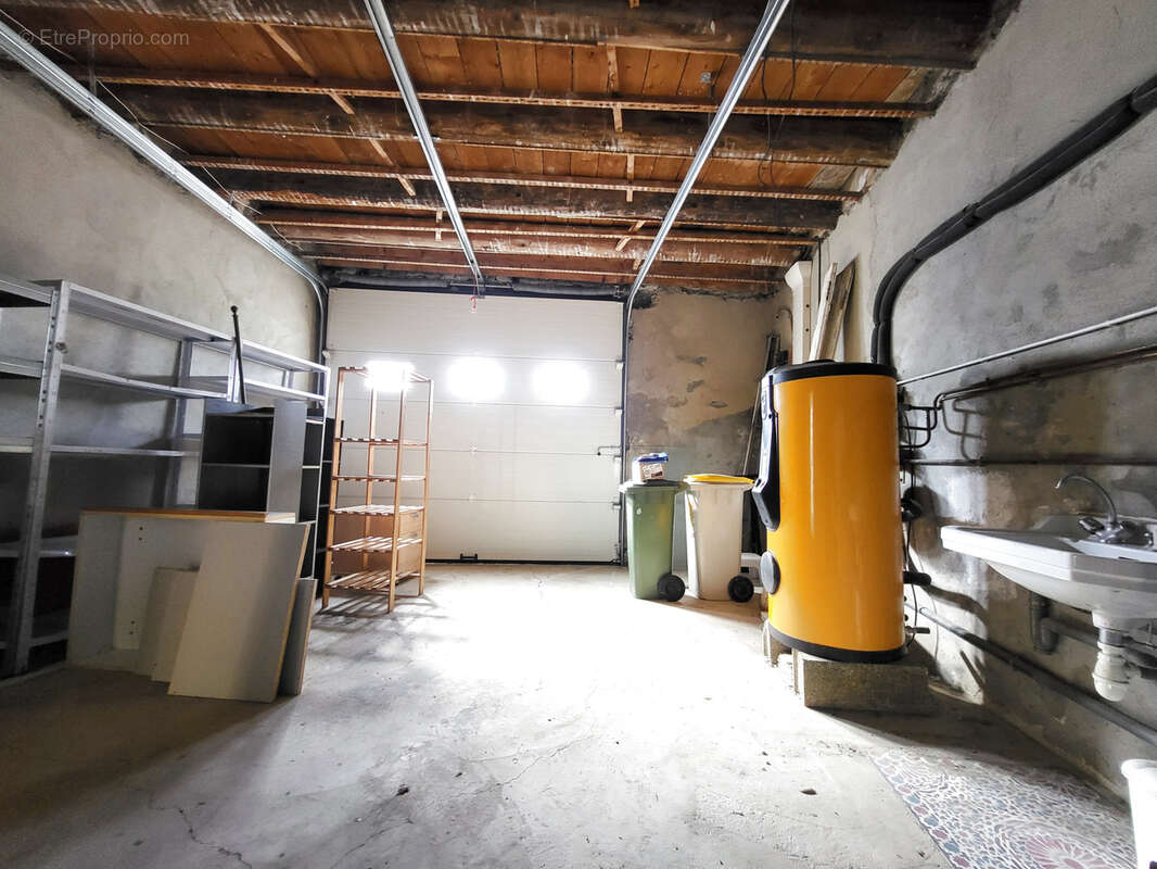 Maison à SAINT-LAURENT-D'AIGOUZE