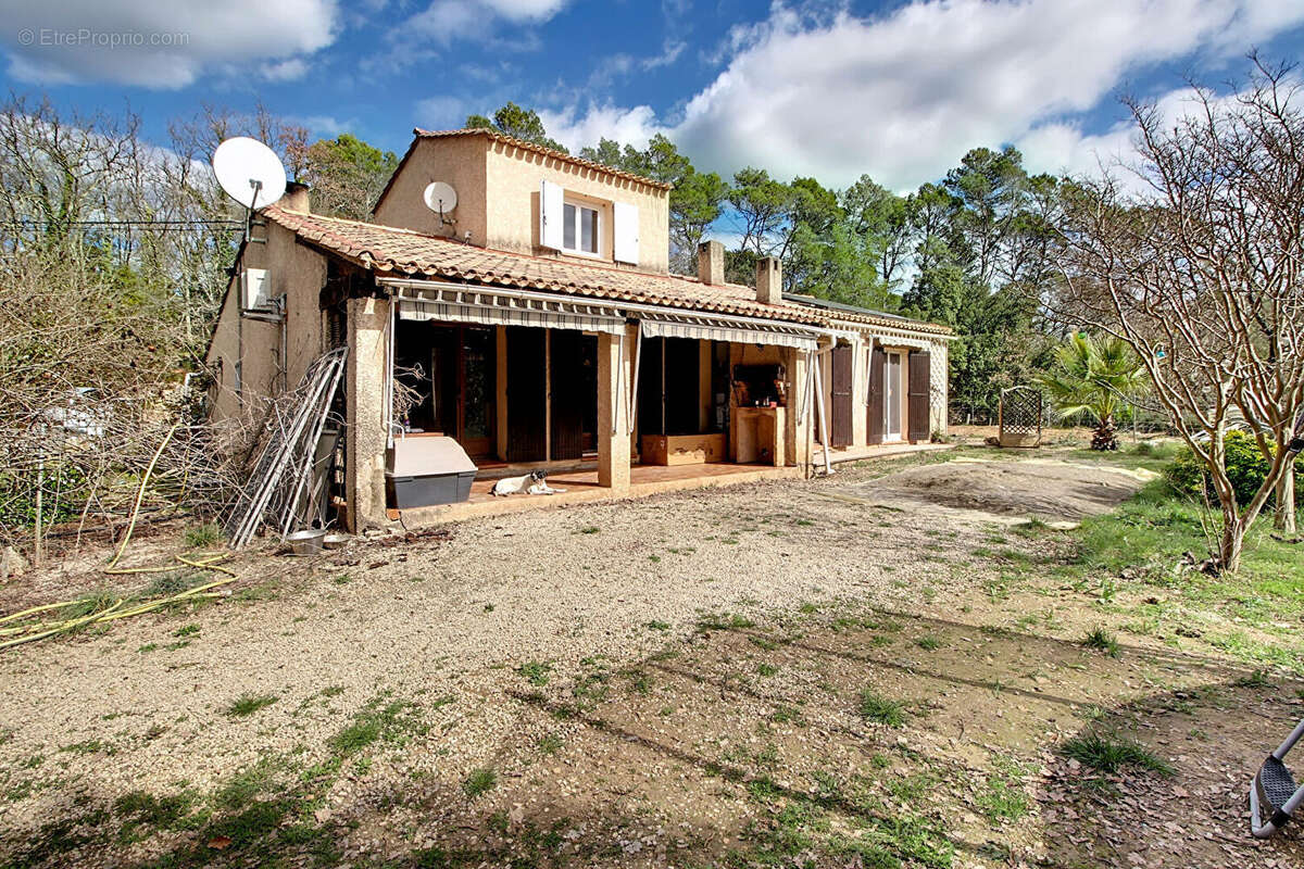 Maison à ENTRECASTEAUX