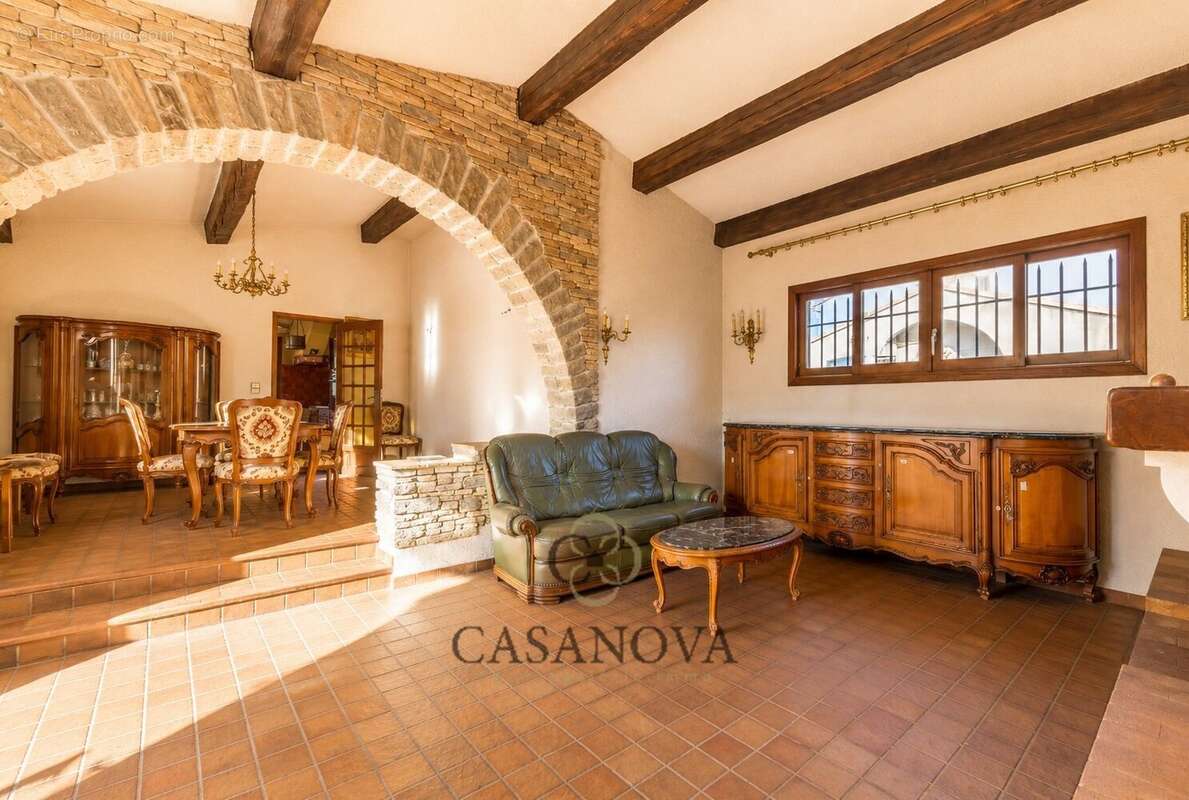 Maison à MAUGUIO