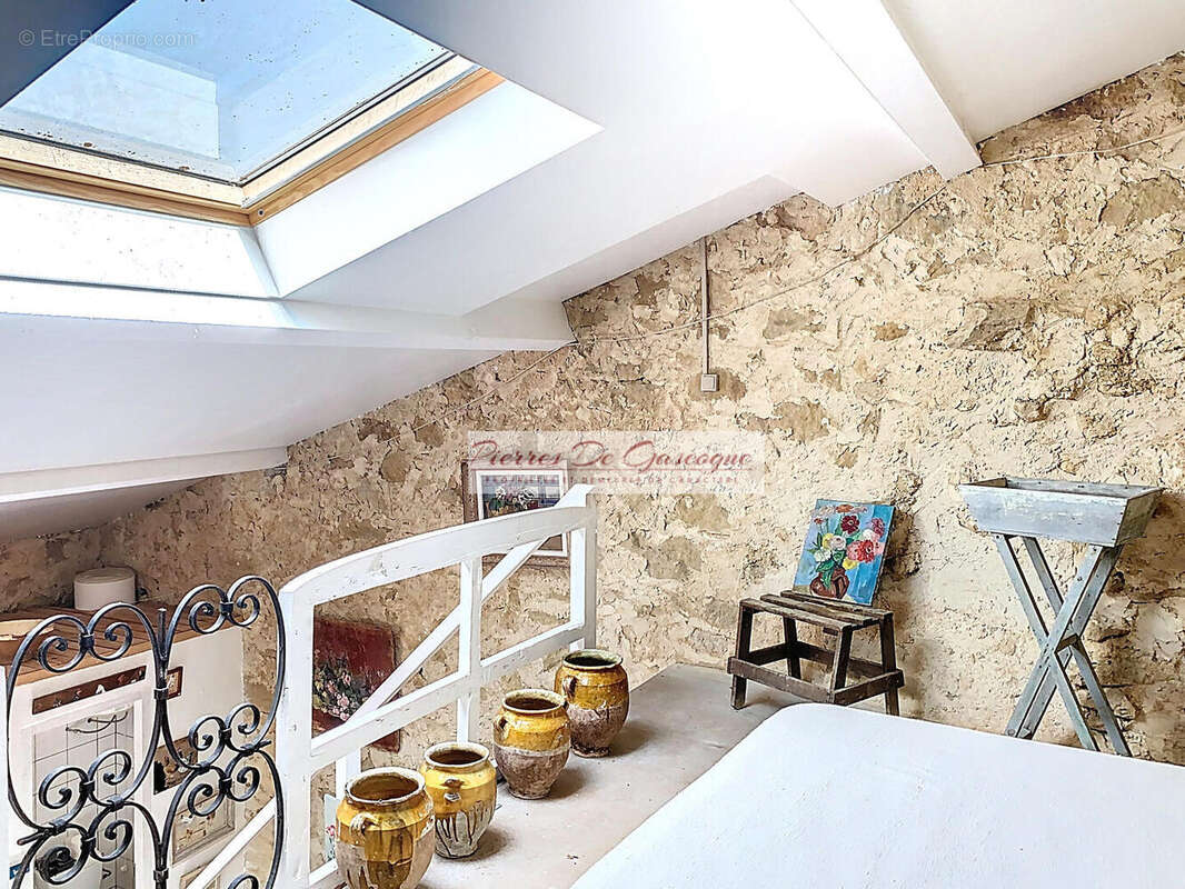 Maison à VIC-FEZENSAC