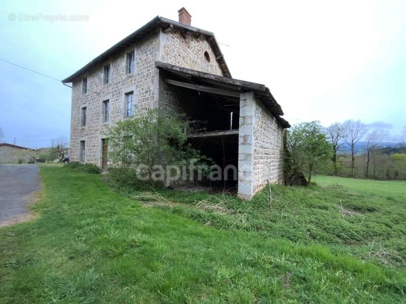 Maison à SAINT-JULIEN-LA-VETRE