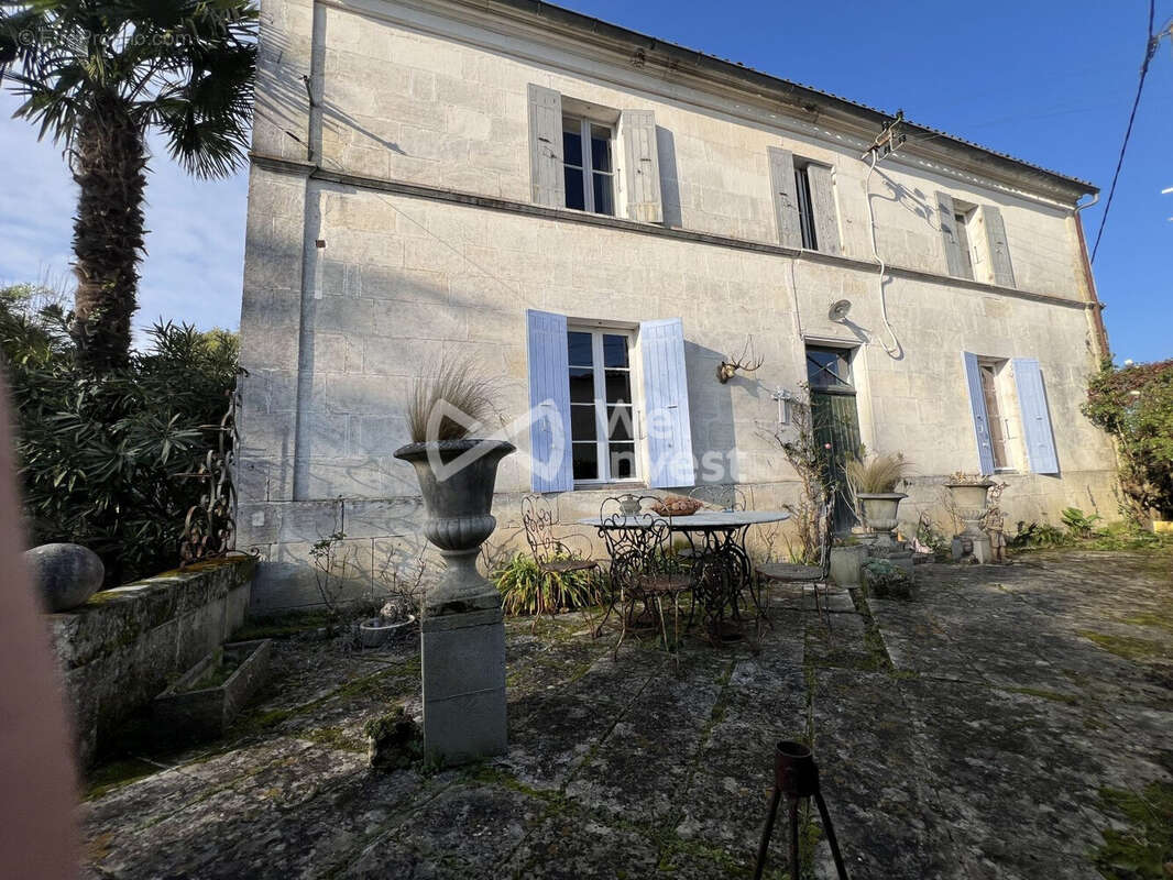 Maison 220 m² à Saint-Porchaire  - photo 2