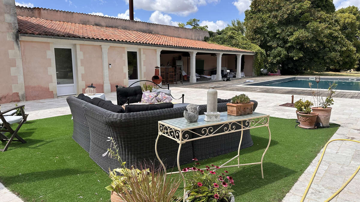 Maison à SAINT-JEAN-D&#039;ANGELY