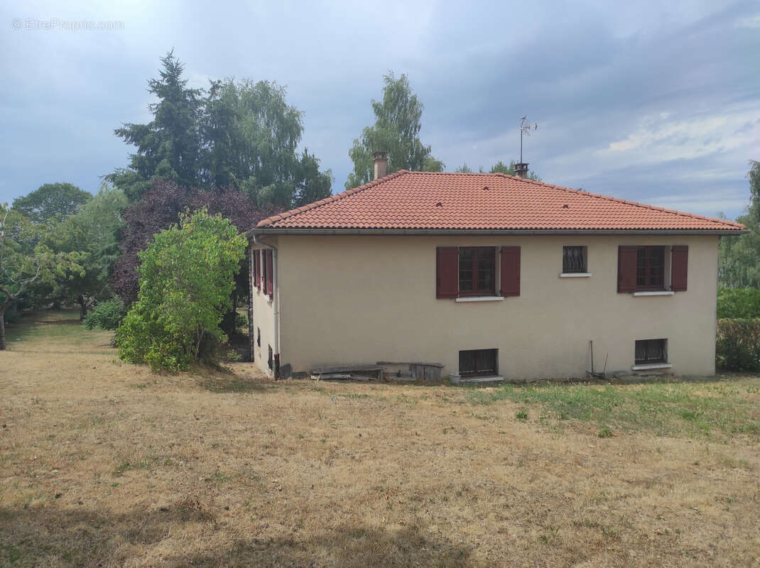 Maison de 1985 sur sous-sol complet avec grand terrain - photo 3