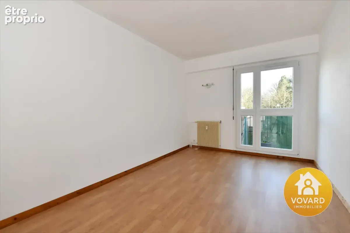 Appartement F3 - 2 chambres dans résidence avec beau parc arboré - photo 5
