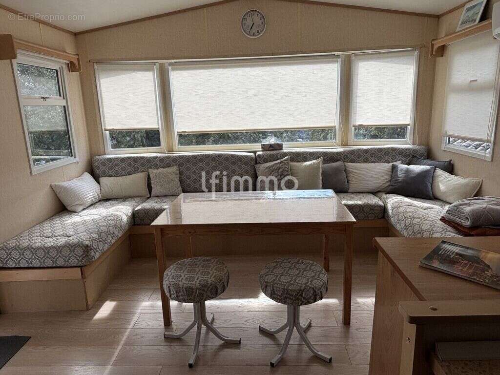 Maison à LE MUY