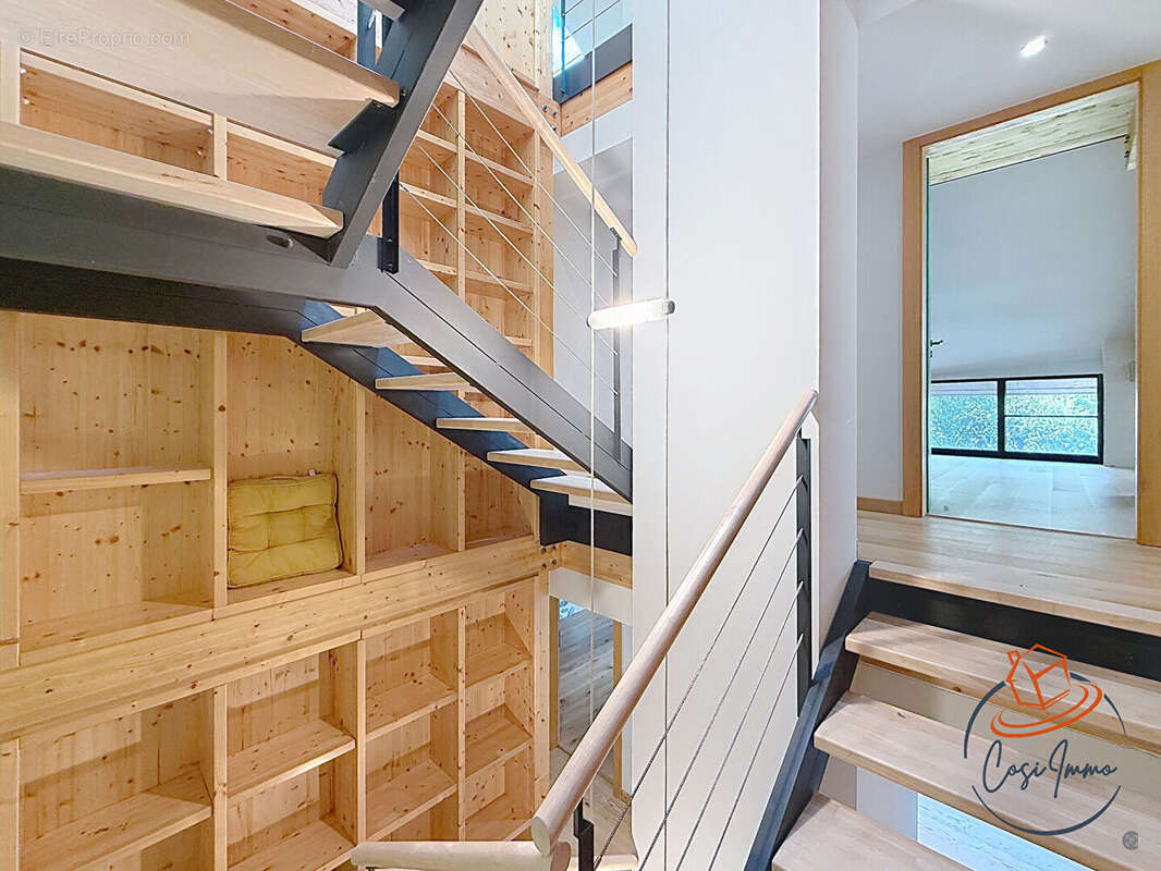 Maison à SAINT-GENIS-POUILLY