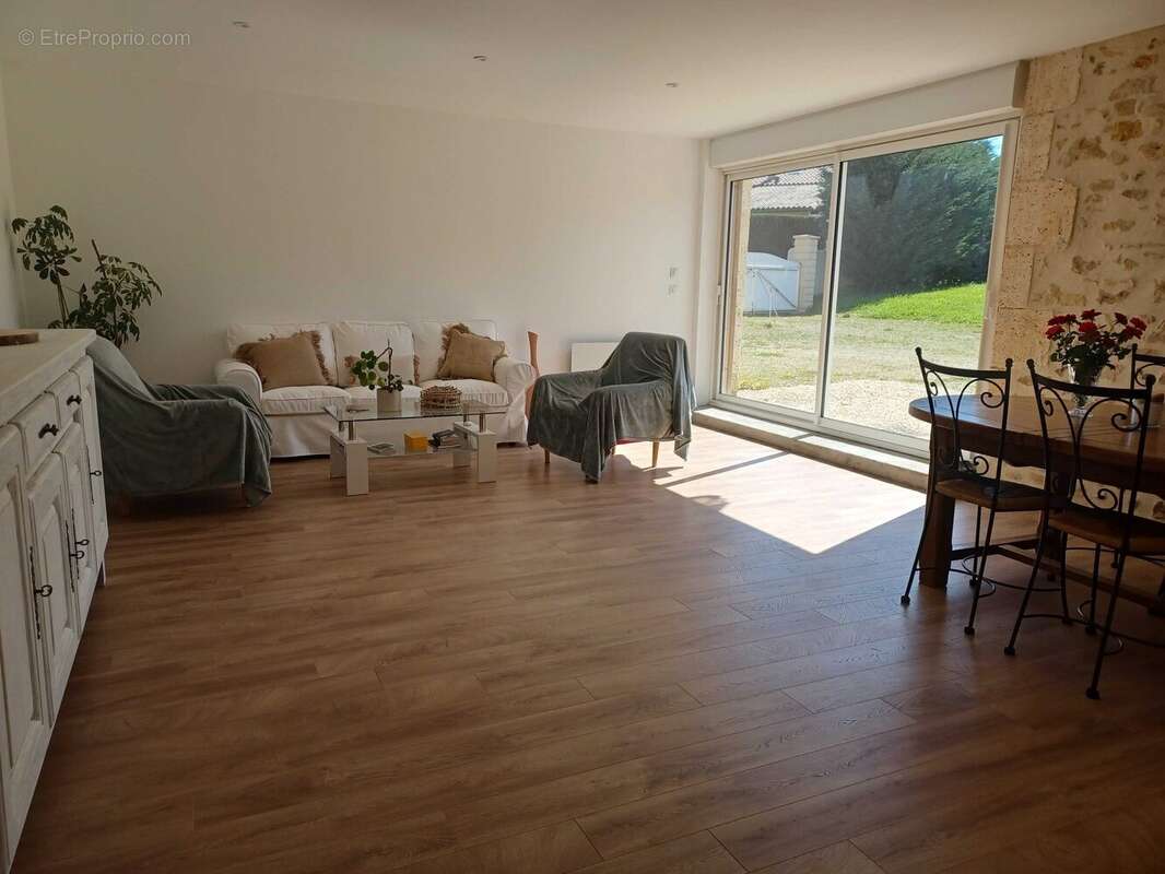 Maison 158 m² à Chasseneuil-Sur-Bonnieure  - photo 6