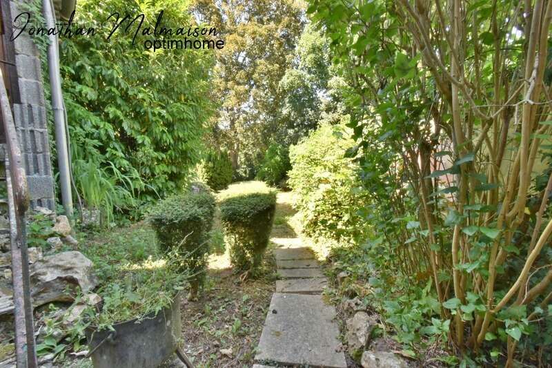 Maison de ville avec garage, jardin et fort potentiel – À deux pas de la gare et du centre-ville de Conches-en-Ouche - photo 4