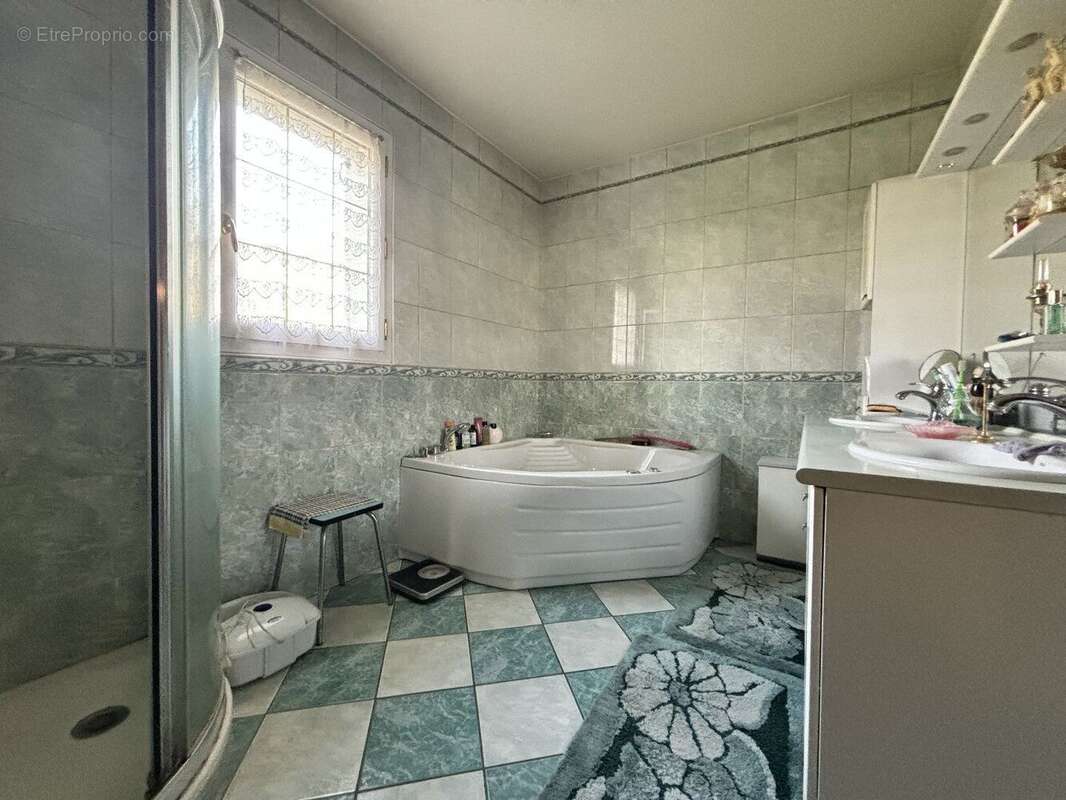 Maison 5 chambres, 210 m2 avec piscine - photo 14