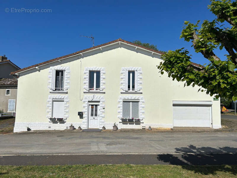 Maison à CHANTECORPS