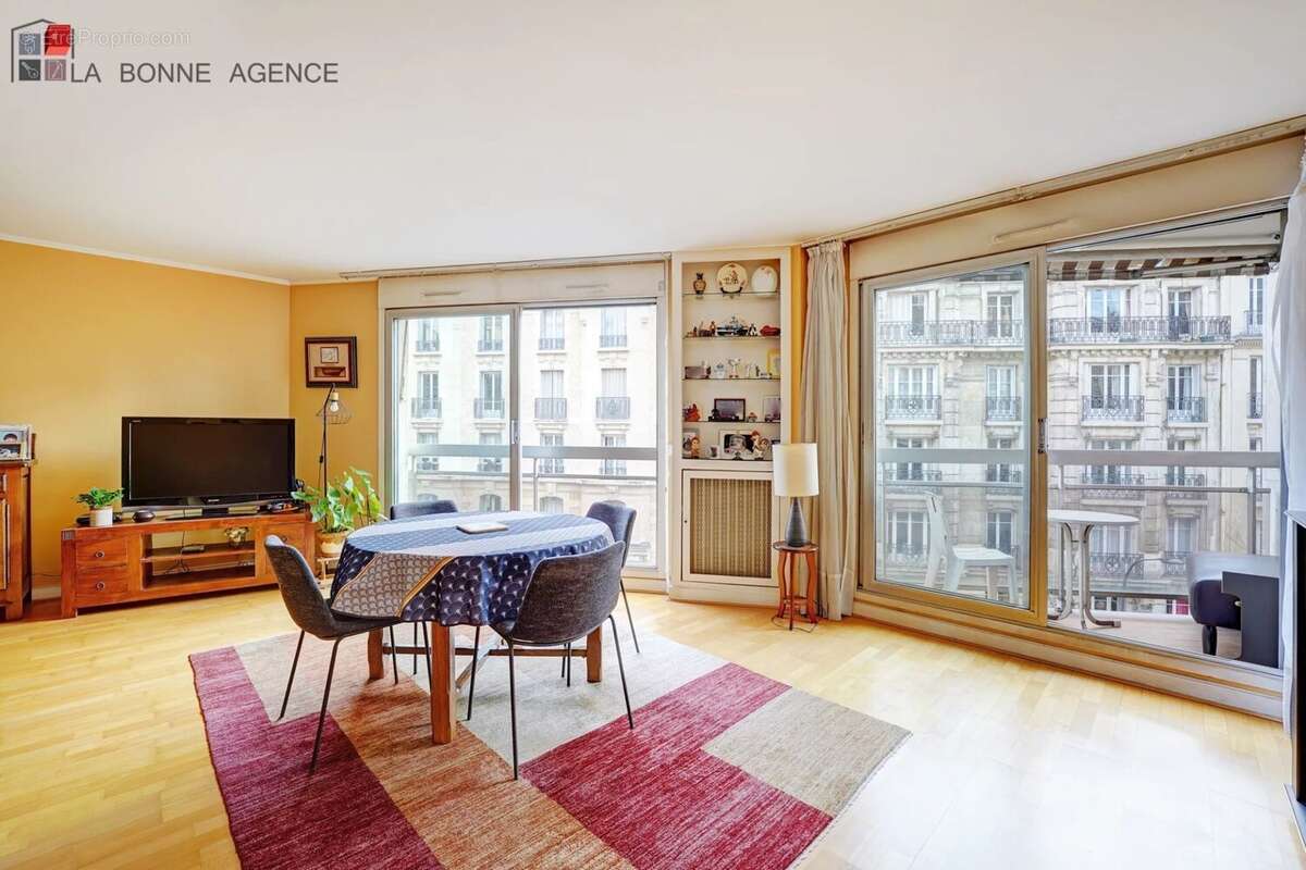 Appartement à PARIS-15E
