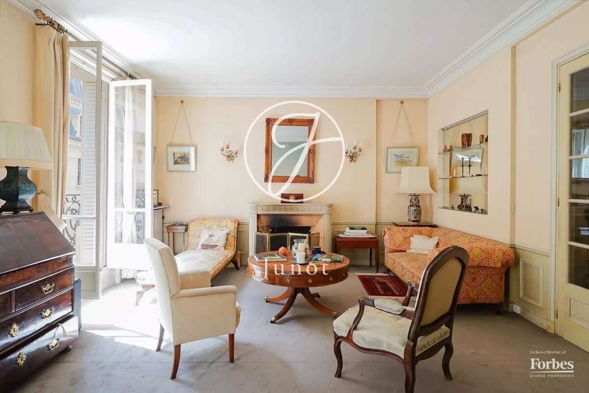 Appartement à PARIS-7E