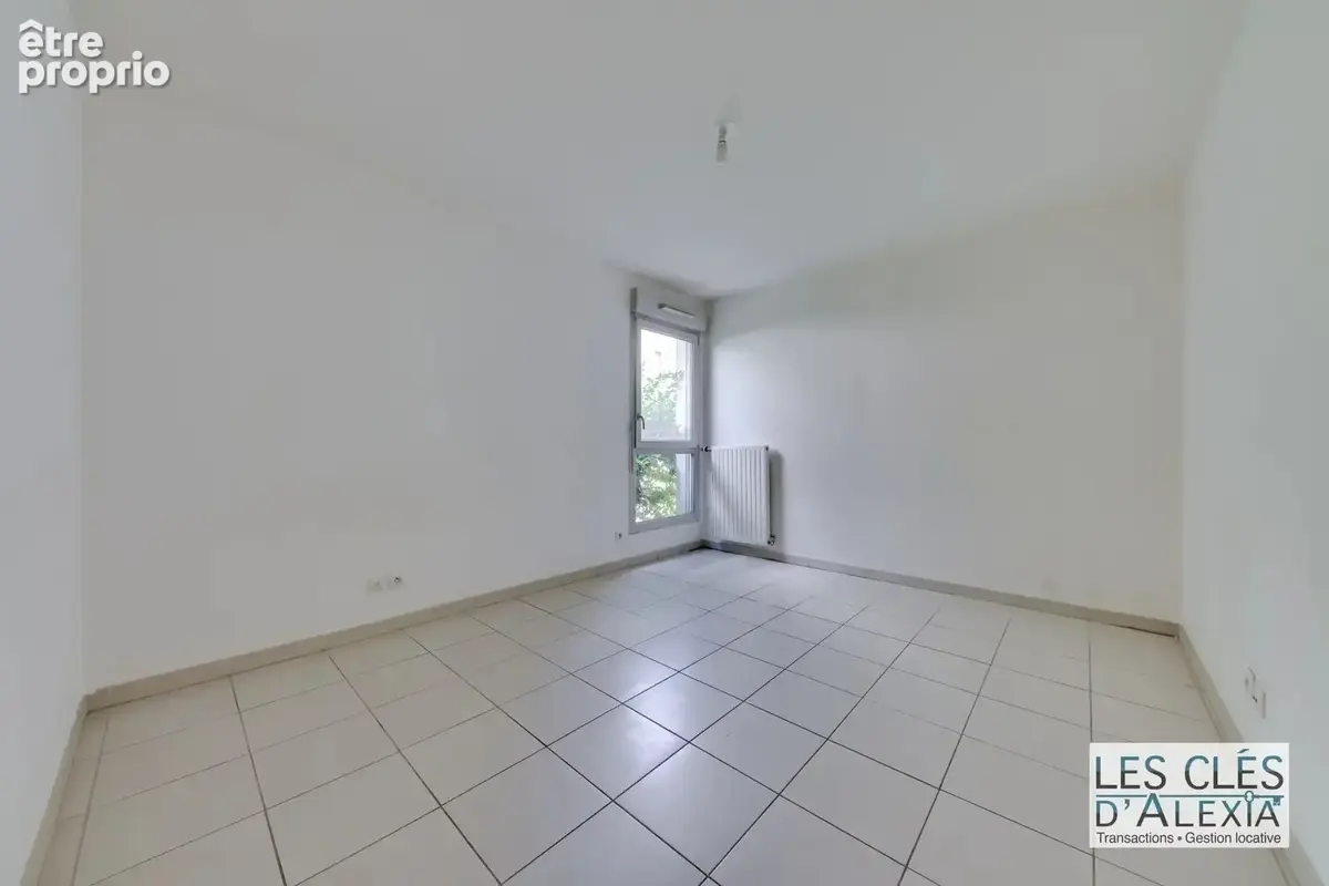 Décines – T3 traversant de 67,48 m²,  terrasse et jardin privatif de 80 m² - photo 9