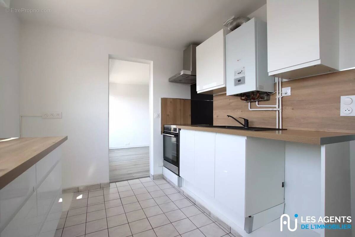 Appartement à SAINT-JEAN-DE-LA-RUELLE