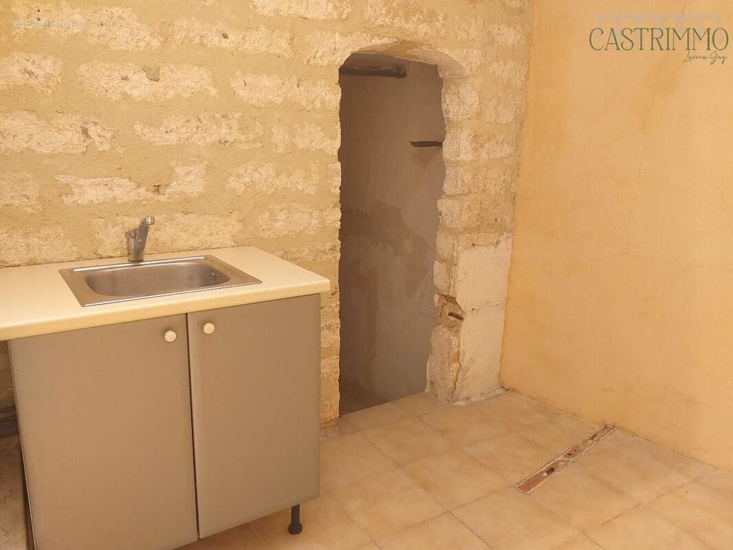 Commerce à CASTRIES