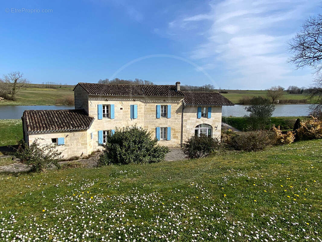 Maison à SAINT-EMILION