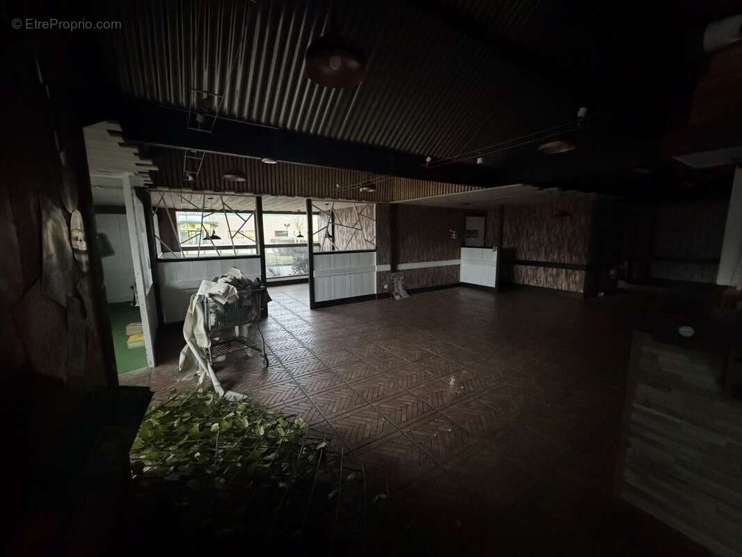 Commerce à VILLECHETIF