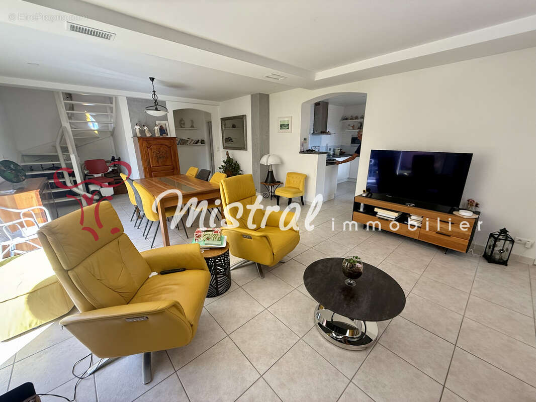 Aigues mortes villa 3 chambres suite rdc garage - photo 3