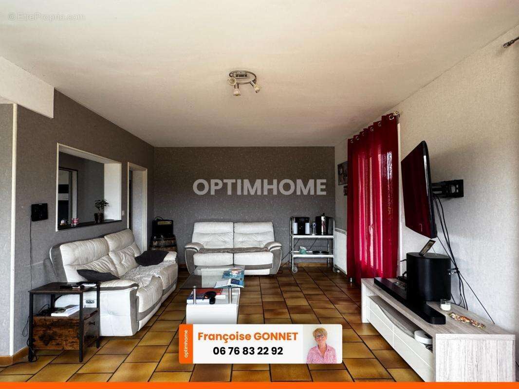 Maison 215 m² - 5 chambres - Terrain 4 200 m² - Piscine - 257 000 € - SAINT PIERRE LES ETIEUX - 18200 - photo 3