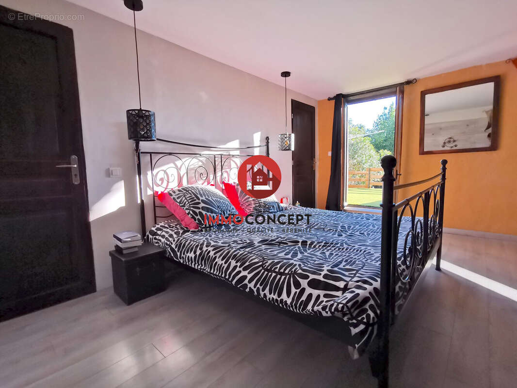 Maison à SAINT-VICTOR-LA-COSTE