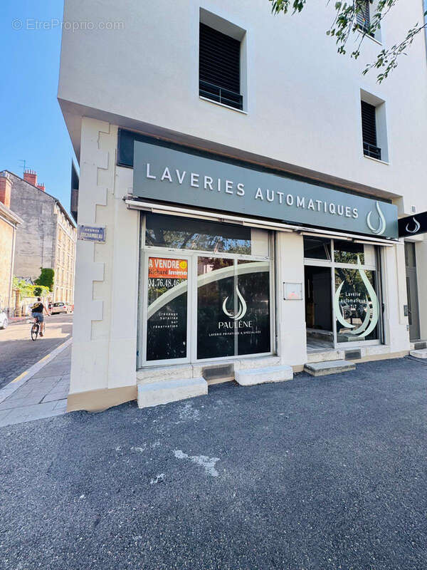 Grenoble strop affaire   local  60 m2 possible restauration  bar.. - photo 9