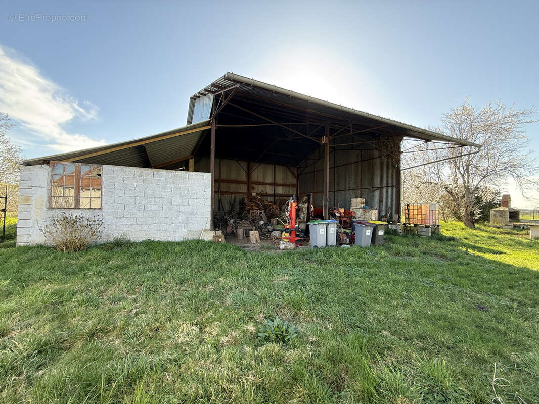 Maison de campagne avec dépendance sur 14ha ! - photo 7