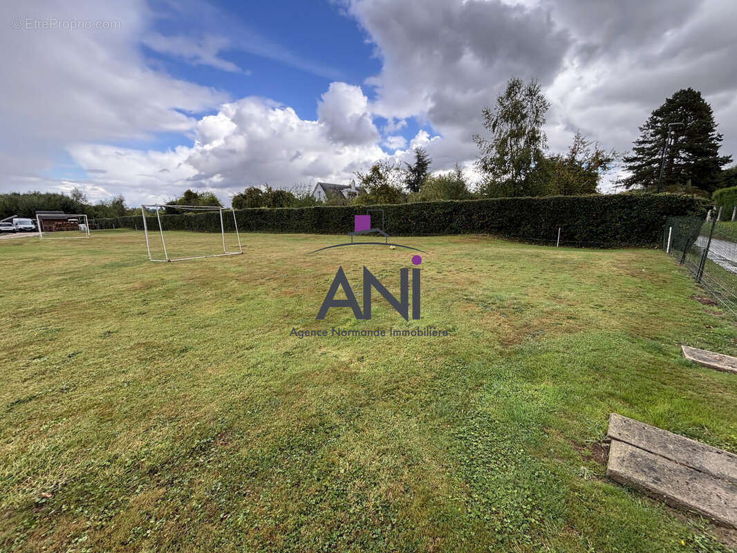 Terrain 925 m² à Les Grandes-Ventes  - photo 3