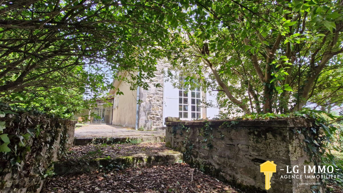 Maison à CHENAC-SAINT-SEURIN-D'UZET
