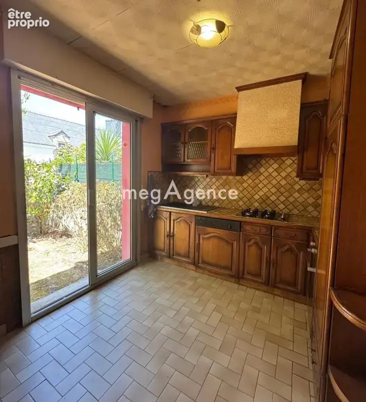 Lanester – Maison 3 chambres avec garage, jardin clos et beau potentiel - photo 7