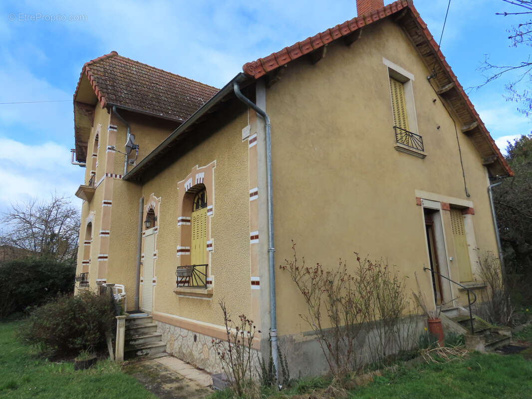 Maison à SAINT-BONNET-DE-ROCHEFORT