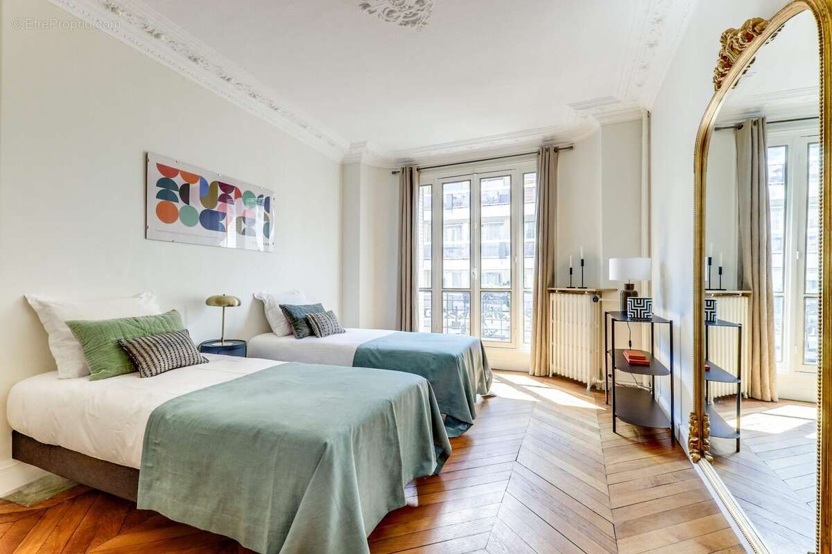 Appartement à PARIS-16E