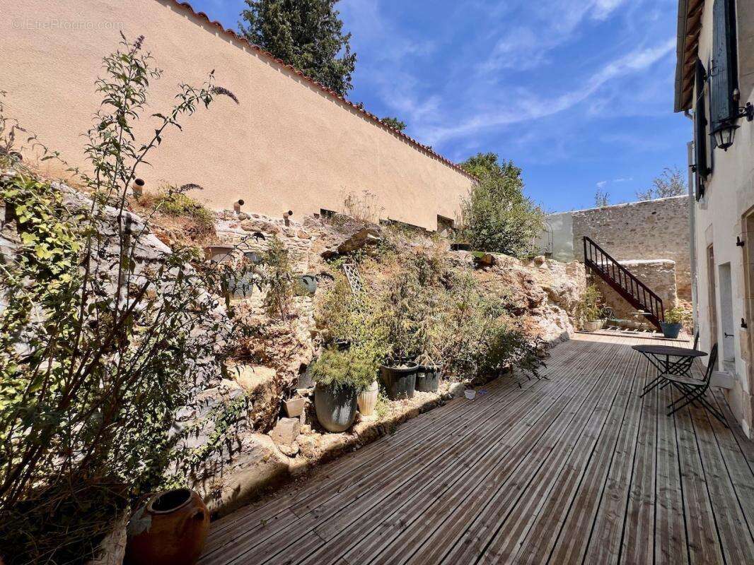 Maison de Maître rénovée de 5 chambres avec piscine et garag - photo 17