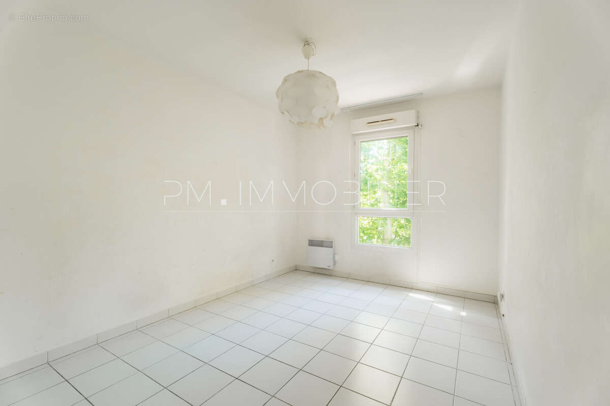 Appartement à MARSEILLE-5E