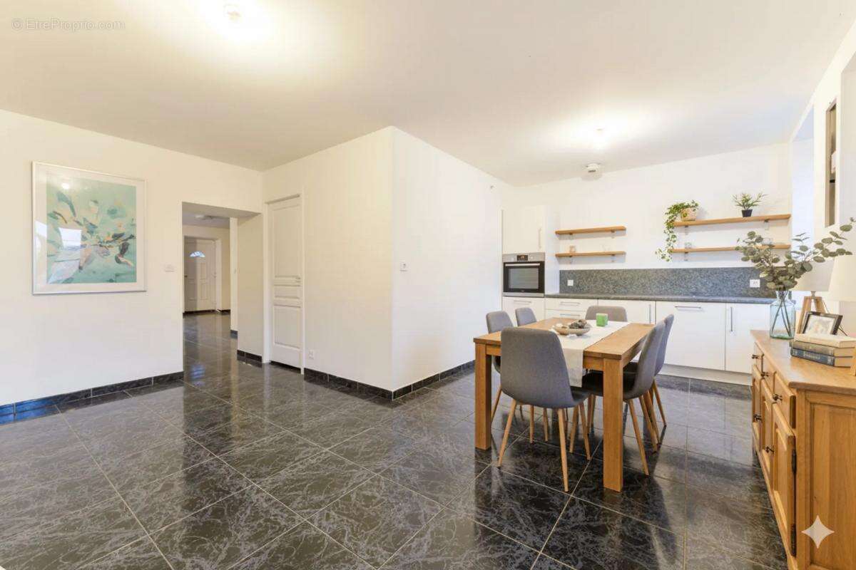 Maison à AIGREFEUILLE-SUR-MAINE