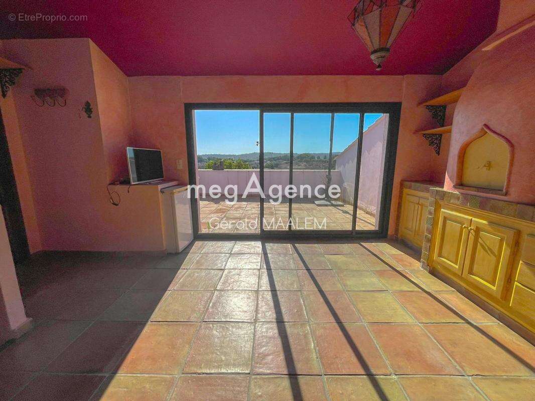 Maison de Maître de 231m² avec garage et terrasse à Cogolin - photo 6