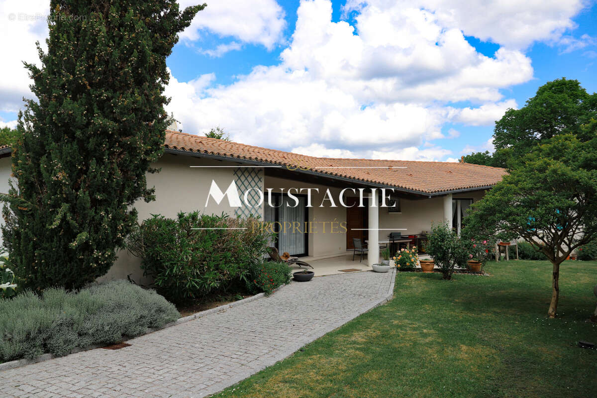 Belle villa d'architecte  avec piscine - plage et commerces a pied - - photo 7