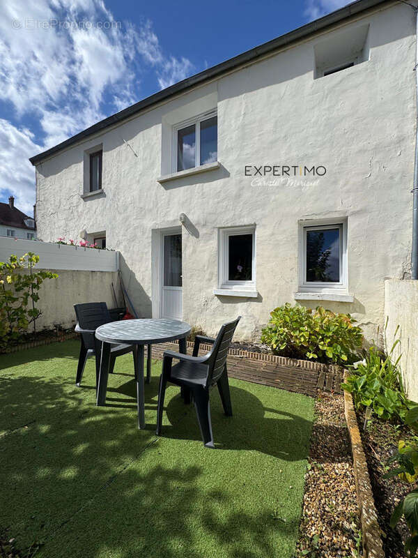 Maison à COUTEVROULT