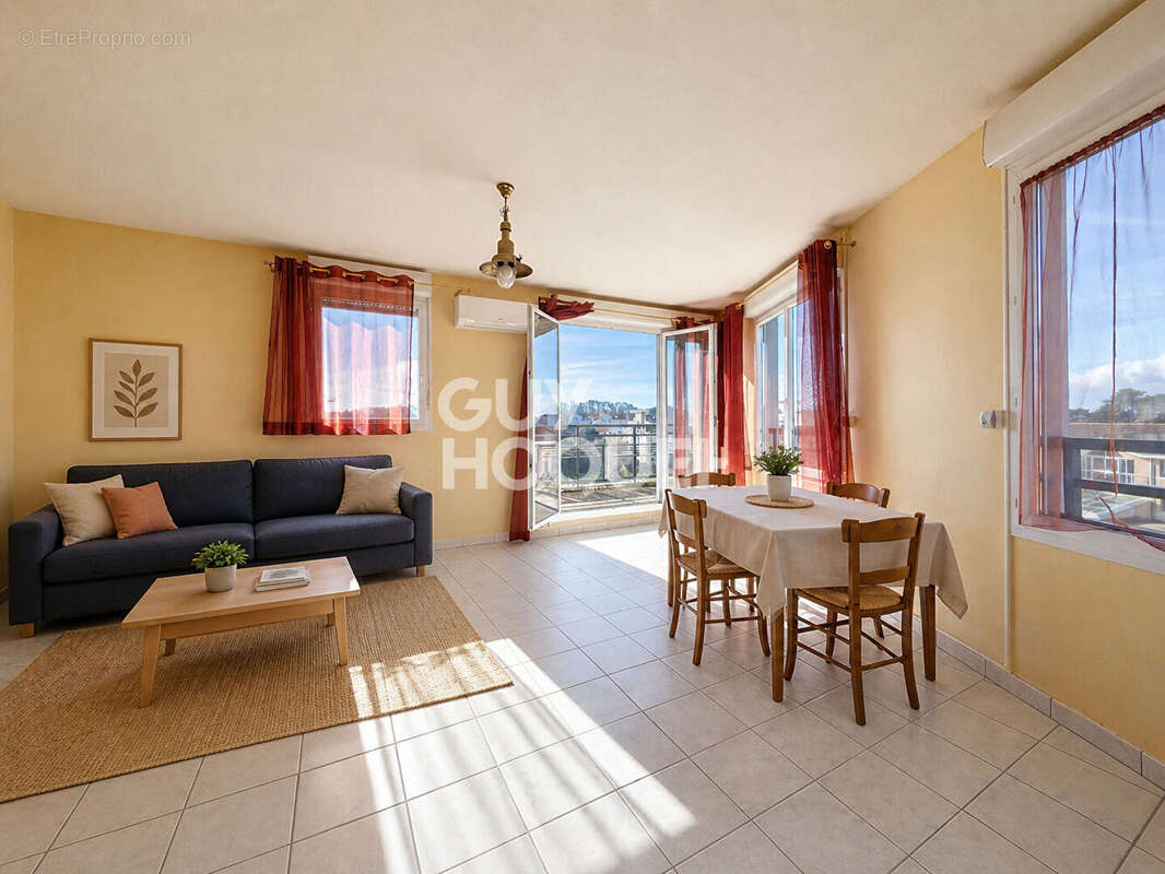 Appartement à MEYZIEU