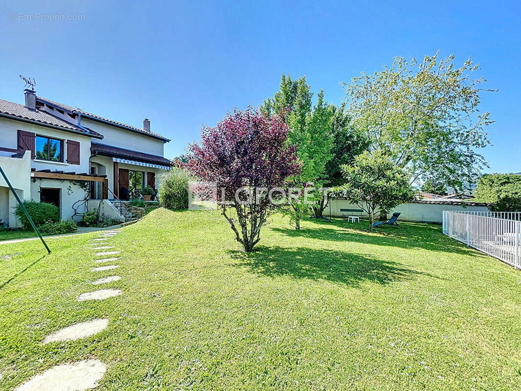 Maison à FLEURIEU-SUR-SAONE