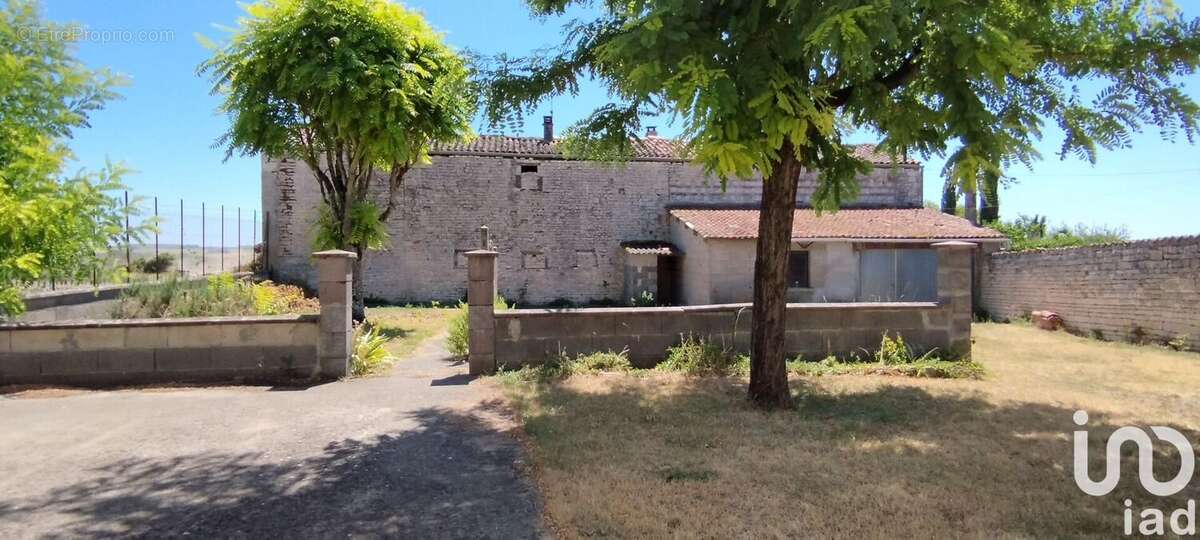 Photo 4 - Maison à NEUVICQ-LE-CHATEAU