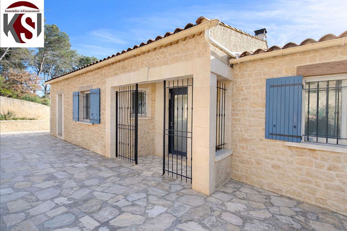 Maison à CHATEAUNEUF-LE-ROUGE