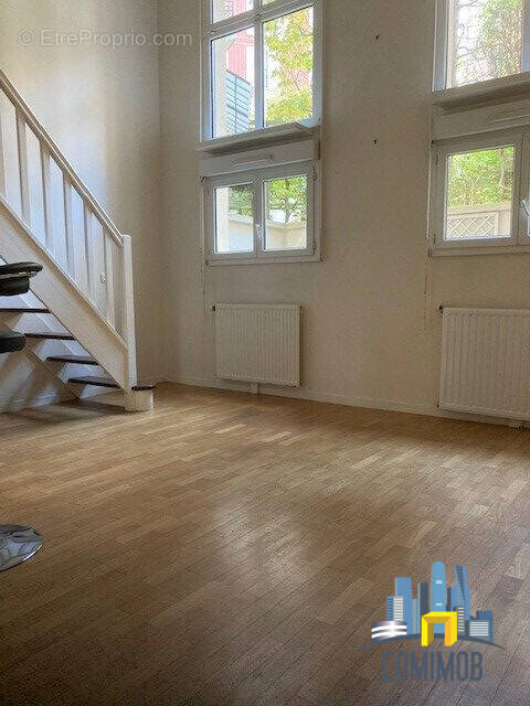 Appartement à COURBEVOIE