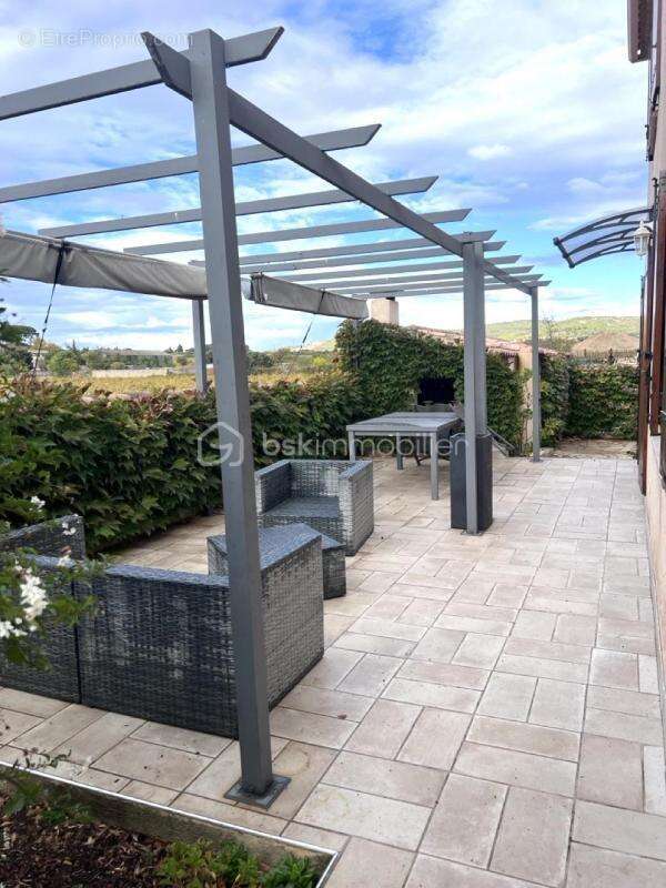 Au calme sans vis à vis, villa F5 4 chambres de 127m2 sur 440 m2 de terrain Piscine Garage - photo 7