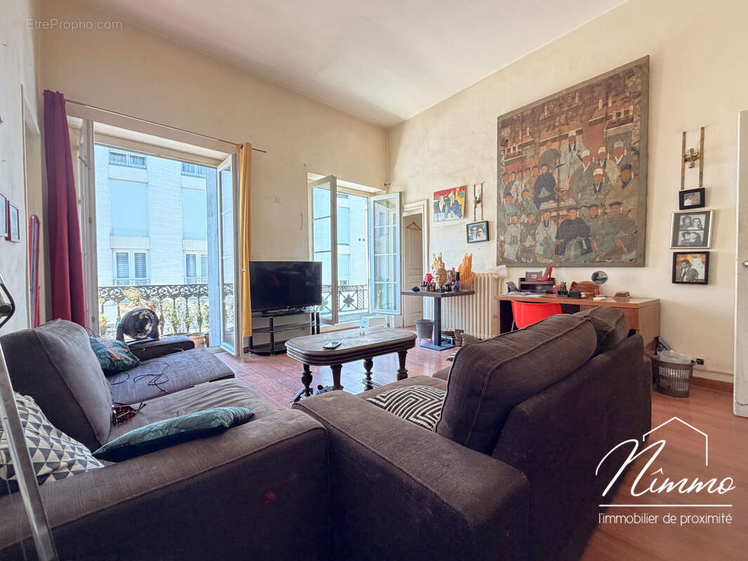 Nimes maison carre appartement t3/4 82 m2 balcon cave - photo 3