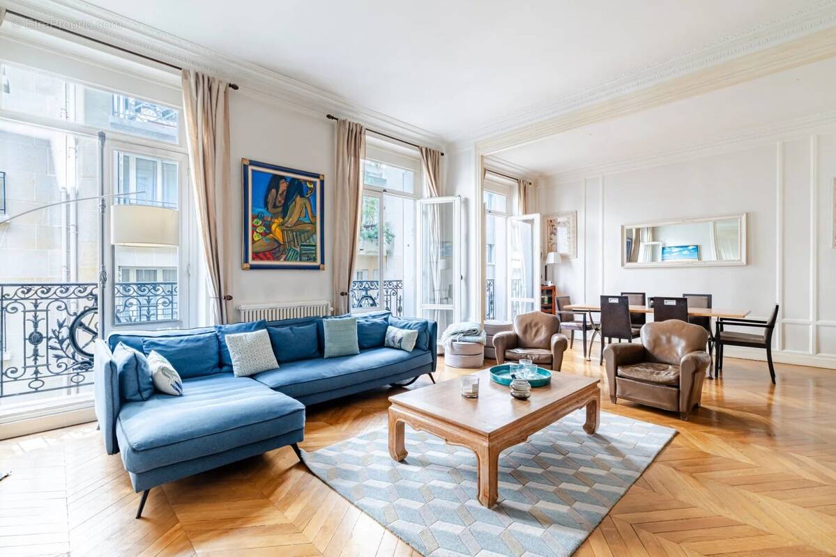 Appartement à PARIS-16E