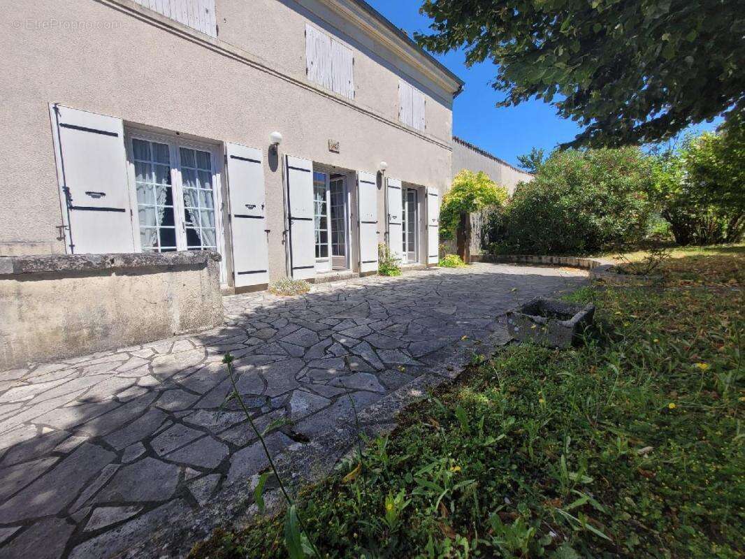 Maison à SAINT-JEAN-D&#039;ANGELY